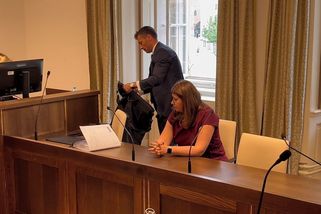 Plakáty SPD u soudu. Hnutí odmítlo obžalobu, představovalo prý svůj program - Novinky